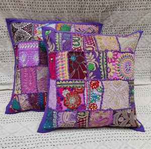 Housse de coussin vintage en soie recyclée avec broderie à la main, style bohème, portable, pour la décoration de la maison - Product Image 4