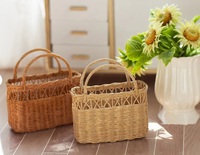 Meubles miniatures en bambou de style bohème du milieu du siècle, panier de pique-nique pour poupées en peluche faites à la main pour enfants