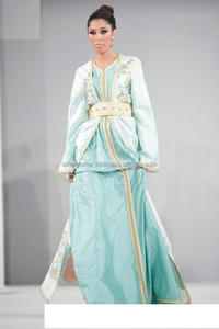 Robe Caftan pour femmes musulmanes à la mode de Dubaï en deux pièces avec broderie en dentelle et ceinture - Product Image 2