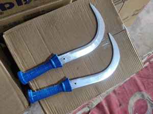 Hoz de Jardín con Dientes de Acero para Césped, Mango de Madera y Plástico, Hoja de 11 Pulgadas, Recubrimiento de Óxido Negro y Zinc, en Oferta - Product Image 5