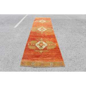 Tapis de 3,37 x 13,4 pieds, tapis turc, tapis vintage en laine rouge bordé - Product Image 1