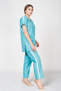 ชุดเครื่องแบบพยาบาลผสมผ้าโพลีเอสเตอร์/ ผ้าฝ้ายคอวีสีหยกออกแบบโลโก้ได้ตามต้องการ - Product Image 4