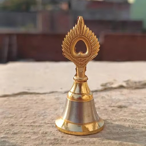 Tay Khắc chuông vàng với âm thanh sắc nét để thờ phượng Chuông tay bằng đồng nguyên chất cho Đền puja truyền thống krishna MOR pankh thiết kế - Product Image 1