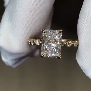 Bague de fiançailles halo en diamant de culture 4.10 carats couleur EF clarté VS - Product Image 1