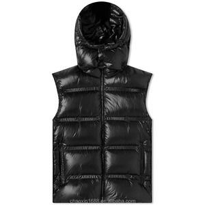 Gilet matelassé rembourré à plusieurs panneaux sans manches et à col rond pour hommes - Product Image 4