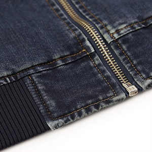 Blouson Bomber en Jean Slim Fit Personnalisé pour Homme – Style Vintage Décontracté avec Fermeture Éclair – Veste en Jean Tendance Streetwear – Blouson Universitaire - Product Image 4