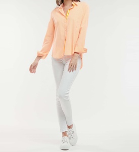 Camisa de Verano para Mujer, Color Naranja con Rayas Blancas, Estilo Seersucker, Cierre de Botones, Cuello Clásico, Tela Texturizada, Corte Holgado - Product Image 4