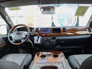 Oferta Especial: Mini Hiace Van Usada, Diésel, 2024, HIACE de 13 Plazas, Tracción Trasera, Volante a la Izquierda, Euro VI, Transmisión Automática, Asientos de Cuero, Turismo - Product Image 2