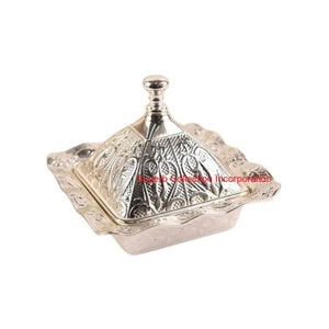 ชามเสิร์ฟอาหารอาหรับทำจากโลหะลายนูนสีทองพร้อมฝาปิดสำหรับเป็นของขวัญรอมฎอน - Product Image 5