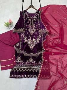 Séquence de broderie en velours pur indien entièrement cousu travail haut à manches longues tenue de fête avec Dupatta et pantalon brodés - Product Image 3