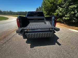 2025 G M CC Sierra 2500HD Denali 4x4 Turbodiésel V8, Color Downpour Metallic, Sistema de Audio en la Puerta Trasera por KICKER, Sin Modificar - Product Image 4