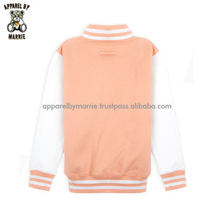 Chaquetas Varsity con combinación de dos tonos de color y diseño frontal detallado bordado para un estilo urbano. - Product Image 2