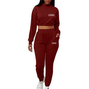 Conjunto de dos piezas con logotipo bordado personalizado, sudadera con capucha y pantalones de chándal de pierna recta - Product Image 1