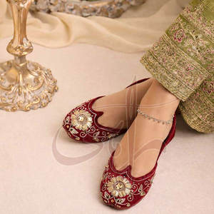 Calzado Khussa para Mujer, Color Sólido, Alta Calidad, Diseño Moderno, Tela Estampada, Antideslizante, Hecho a Mano, Venta Directa de Fábrica, Hecho en Pakistán - Product Image 4