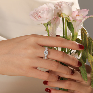 Bague de fiançailles classique ronde Jeulia Olivetta en argent sterling et diamant - Product Image 5