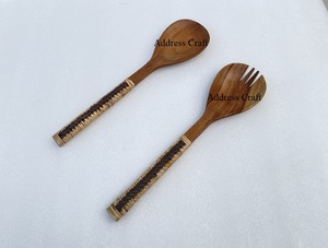 Set à salade dernier modèle Serveur à salade en bois avec manche en rotin tissé à la main Couverts en osier Cuillère Fourchette Ensemble Ustensiles de cuisine Outils à salade - Product Image 3