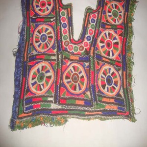 Chemisiers ethniques vintage pour femmes Artland International Baloch, col Banjara, broderie, travail de miroir, patch, manches courtes, coton - Product Image 3