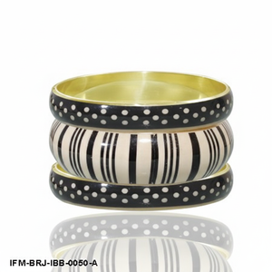 ชุดกำไลข้อมือทองเหลืองทำมือ 3 ชิ้น ลายจุดขาวดำและลายทางเรซิ่น กำไลซ้อนกันได้ ดีไซน์เรขาคณิต เครื่องประดับโดดเด่น - Product Image 4