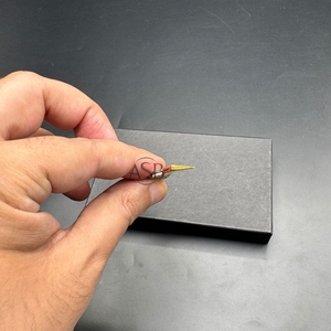 Pince à cils personnalisée 90 degrés mince en acier inoxydable or nu pince à cils d'isolation incurvée pointue - Product Image 6