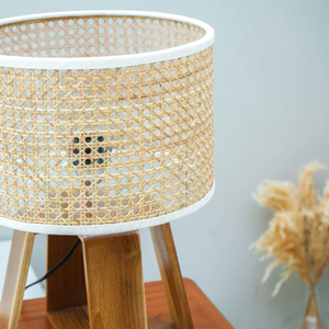 Lampe de table ronde en rotin à base de bois, lampes fabriquées à partir de matériaux faits à la main, accessoires de décoration pour la maison, vente en gros. - Product Image 2