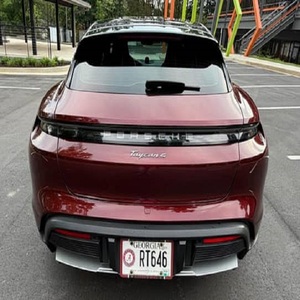 Taycan 4 Cross Turismo, berline électrique, sièges en cuir rouge, toit ouvrant panoramique, phares à LED, jantes R21 - Product Image 3