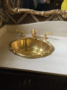 Évier en laiton de style vintage pour la décoration de salle de bain antique, rehaussant l'espace avec un caractère métallique classique - Product Image 5