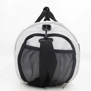 Sac de sport grande capacité avec doublure en nylon, meilleur matériau, logo personnalisé imprimé, fabriqué au Pakistan, service OEM à faible MOQ, prix compétitif, vente chaude - Product Image 3