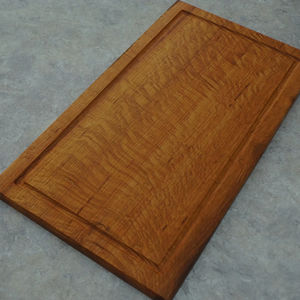 Planche à découper de cuisine en bois massif, épaisse, avec rainure pour les jus, pour couper les légumes et préparer les aliments en toute sécurité. - Product Image 1