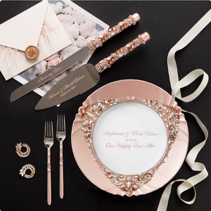 Verres <span class=keywords><strong>à</strong></span> vin en or rose pour la mariée et le marié, ensemble de serveurs <span class=keywords><strong>à</strong></span> gâteau gravés, idée cadeau pour la fête prénuptiale, flûtes <span class=keywords><strong>à</strong></span> <span class=keywords><strong>champagne</strong></span> personnalisées - Product Image 4