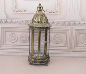 Lanterne à bougie en métal magnifiquement ornée Lanterne suspendue de style vintage Bougeoir décoratif pour la décoration intérieure - Product Image 1