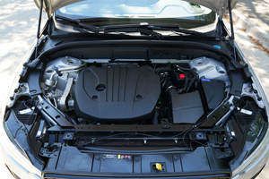 Seminuevo Clean 2024 Volv0 Núcleo de XC-60 Tema Oscuro - Product Image 3