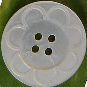 Botón de nácar blanco SEASHELL JOYERÍA Motivo Grabado Botón de concha Estilo floral de concha marina - Product Image 2