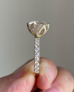 Anillo de moissanita redondo de corte personalizado, joyería de ajuste de punta hecha a mano, hermoso regalo de aniversario y boda para el amor - Product Image 3