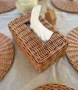 Boîte à mouchoirs en rotin en osier décorative avec construction robuste et finition naturelle pour une utilisation élégante toute l'année - Product Image 5