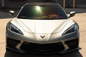 Corvette Stingray Coupé 2023 con Motor LT2 V8, Paquete de Rendimiento Z51, Mayormente sin Modificaciones, Propiedad de Florida - Product Image 2