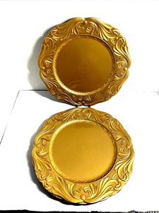 Assiette de présentation en or de designer royal avec bordure florale en relief, parfaite pour la décoration de table de mariage et les repas de fête d'Inde - Product Image 6