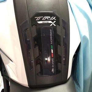 Protezione Serbatoio Moto Benelli TRK 502x, Adesivi 3D Personalizzabili, Logo Adesivo Nero - Product Image 1