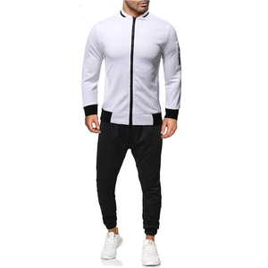 Tendance chaude hommes tissu extensible Sport hommes survêtement ensembles en gros Logo personnalisé coloré Fitness survêtement d'entraînement - Product Image 3