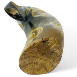 Taza tallada de cuerno de buey personalizada de alta calidad, jarra para beber vikingo con Base de madera hecha a mano por World Craft Impex - Product Image 4