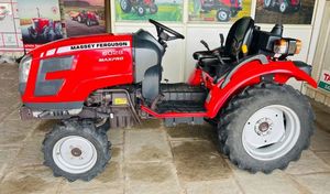 Tractor de huerto Massey Ferguson 6028 4WD usado con motor de componentes centrales y transmisión de rueda dentada - Product Image 3