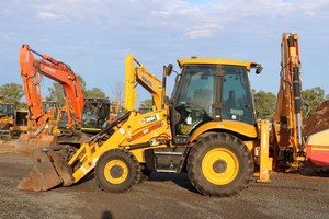 Chargeuse-pelleteuse JCB 3CX d'occasion avec pelle et chargeur frontal, modèle 2022, 10 tonnes, capacité de godet de 1,3 m, pompe, moteur et boîte de vitesses - Product Image 2