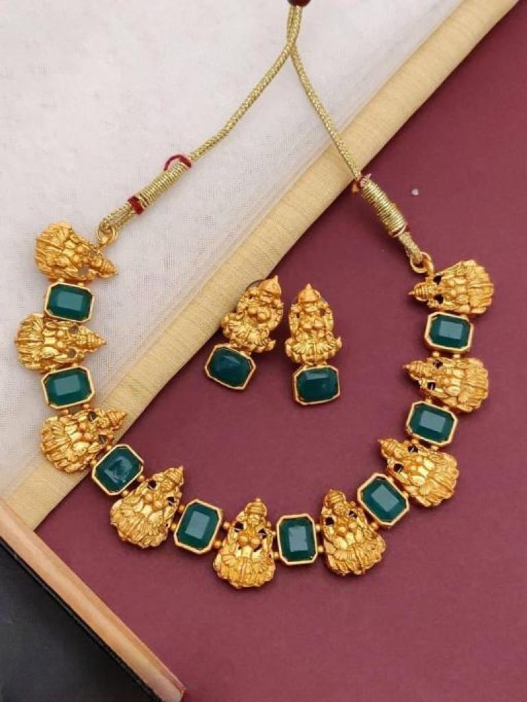 สีเขียว