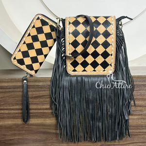 Conjunto de bolso de mano con bandolera y flecos de cuero a cuadros con herramientas manuales de diseño personalizado Combos occidentales de dos piezas a juego para mujer - Product Image 1