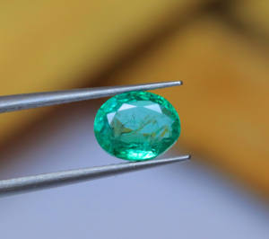 พลอยมรกตทรงรีเจียระไนคุณภาพเยี่ยม - มรกตแท้จากแซมเบีย 100% - อัญมณีธรรมชาติจากเหมืองแซมเบีย - Product Image 3