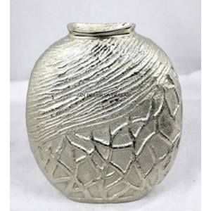 Jarrón de flores de aluminio fundido de diseño moderno elegante pulido brillante de plata de suministro directo de fábrica de La India a un precio impresionante - Product Image 1