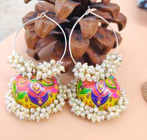 Pendientes Meenakari Jhumki de varios colores pintados a mano, trabajo esmaltado, joyería india tradicional ligera para festivales y Ropa Étnica - Product Image 3