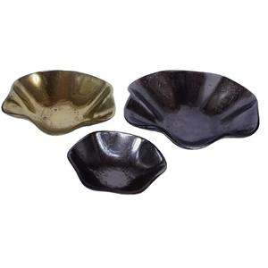 Bol cannelé en aluminium moulé, artisanat métallique décoratif moderne tendance, finition laiton, parfait pour servir les aliments et décorer la table - Product Image 1