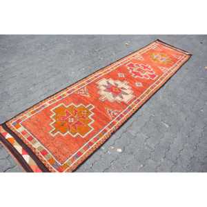 Tapis de 2,8 x 12 pieds, tapis Herki vintage, tapis persan en laine rouge turque - Product Image 3