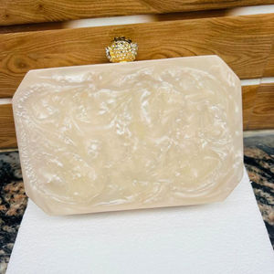 Elegante bolso de mano de resina y calidad duradera para mujer, bolso de mano hecho a mano, bolso de mano de resina con aspecto creativo para ceremonia de boda - Product Image 5