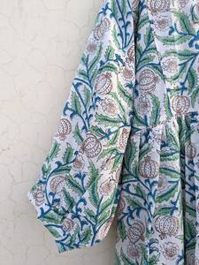 Vestido Maxi Estampado a Mano para Verano, Algodón Floral, Hecho a Mano, Sostenible para Todas las Temporadas - Product Image 4